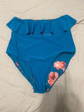Coral reef bottom